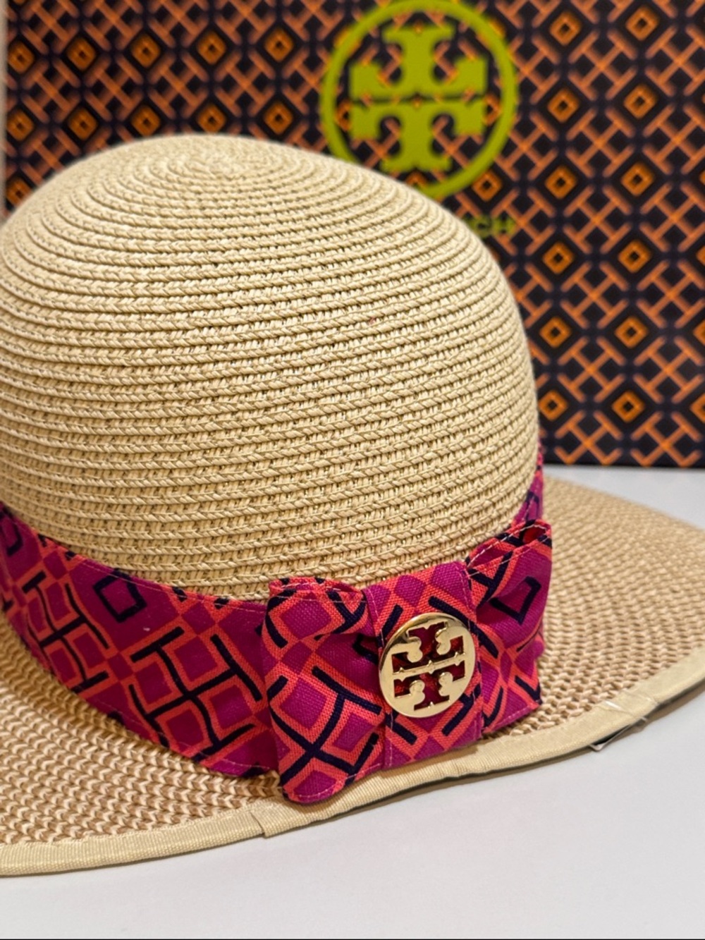 Stylish Hat Tan Sun with Pink Band Tory Burch and Goldtone charm logo UPF 50+ - Picture 4 of 11